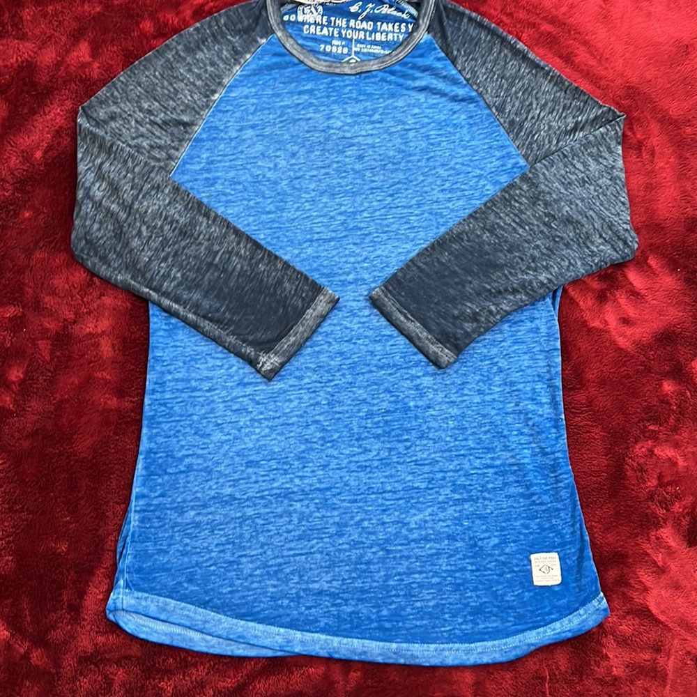 Blue mid sleeve T shirt